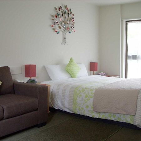 Tudor Court Motel Christchurch Bagian luar foto