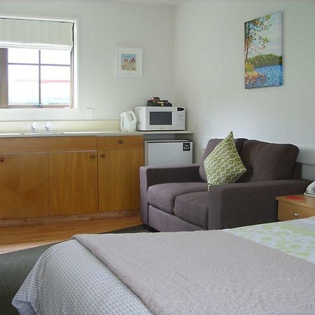 Tudor Court Motel Christchurch Bagian luar foto