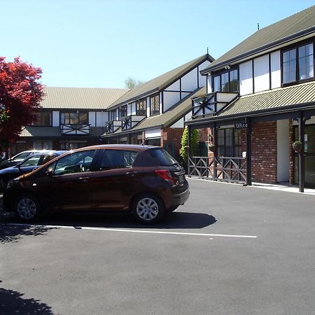 Tudor Court Motel Christchurch Bagian luar foto