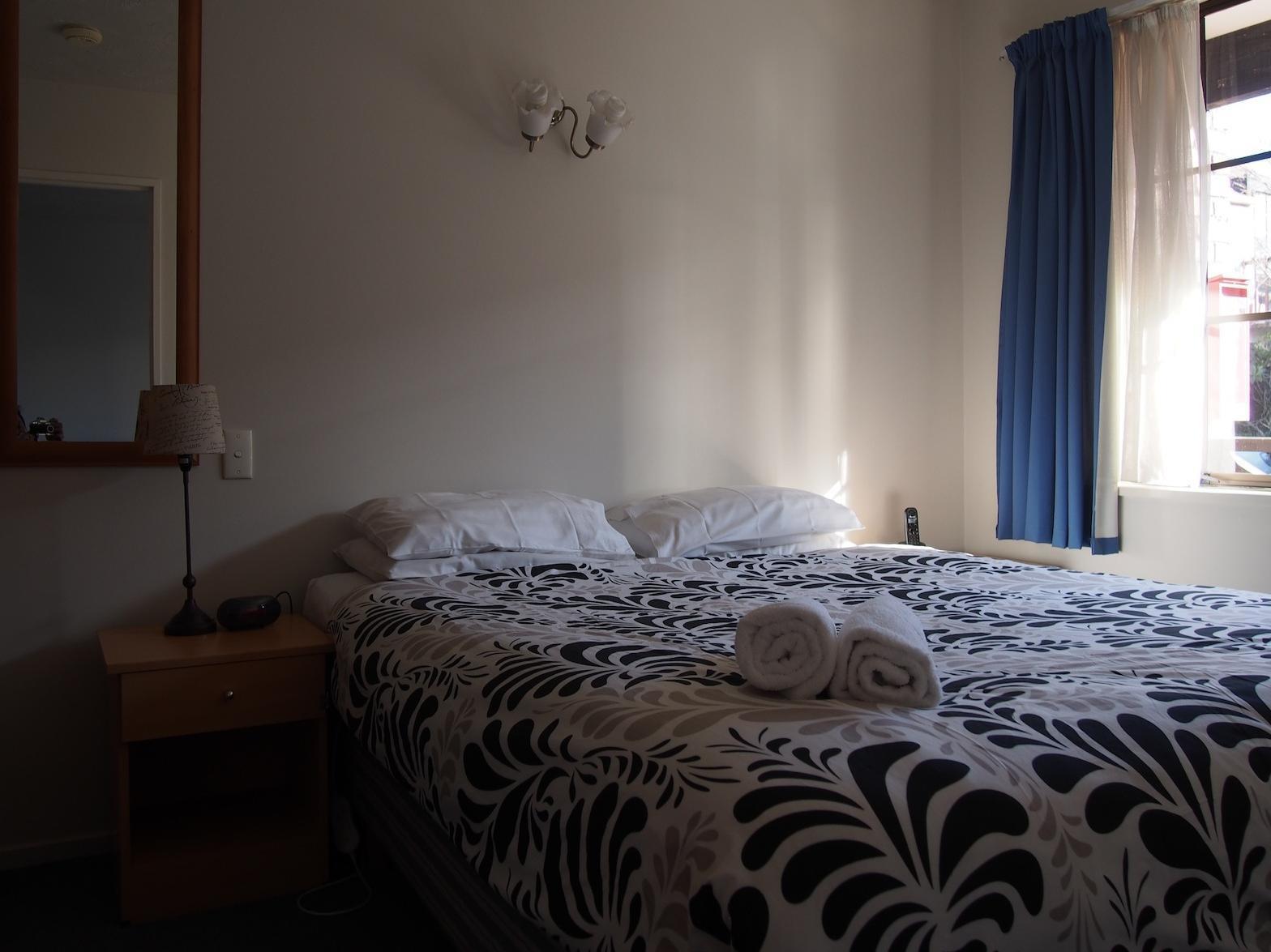 Tudor Court Motel Christchurch Bagian luar foto