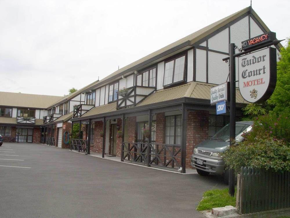 Tudor Court Motel Christchurch Bagian luar foto