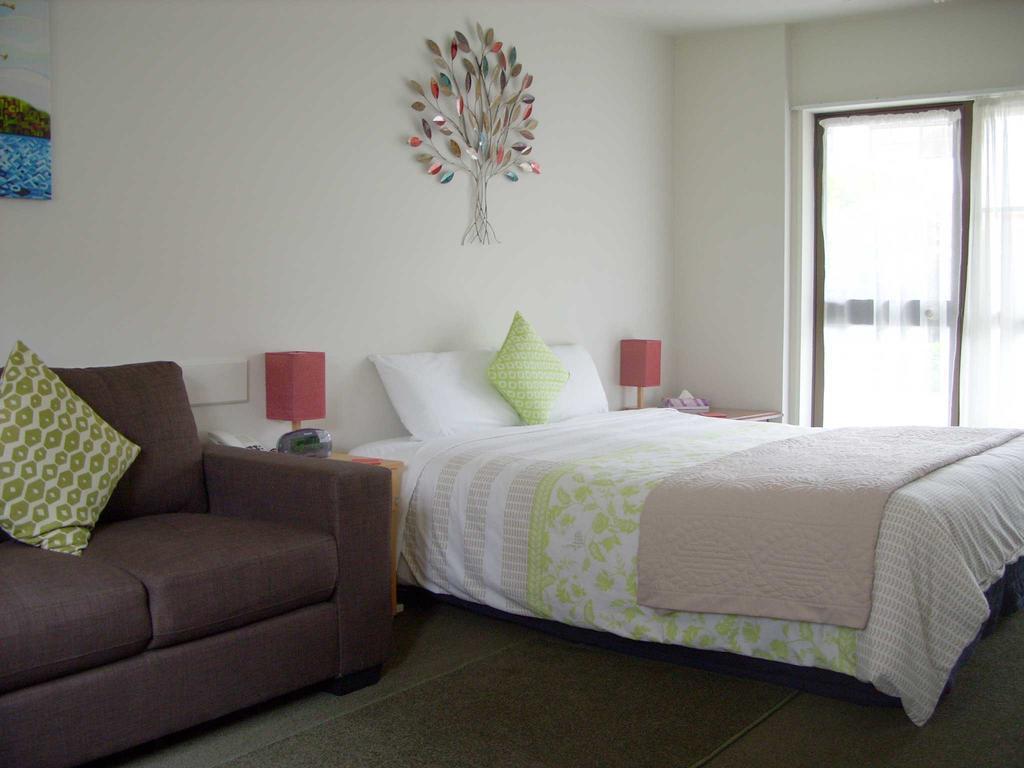 Tudor Court Motel Christchurch Bagian luar foto