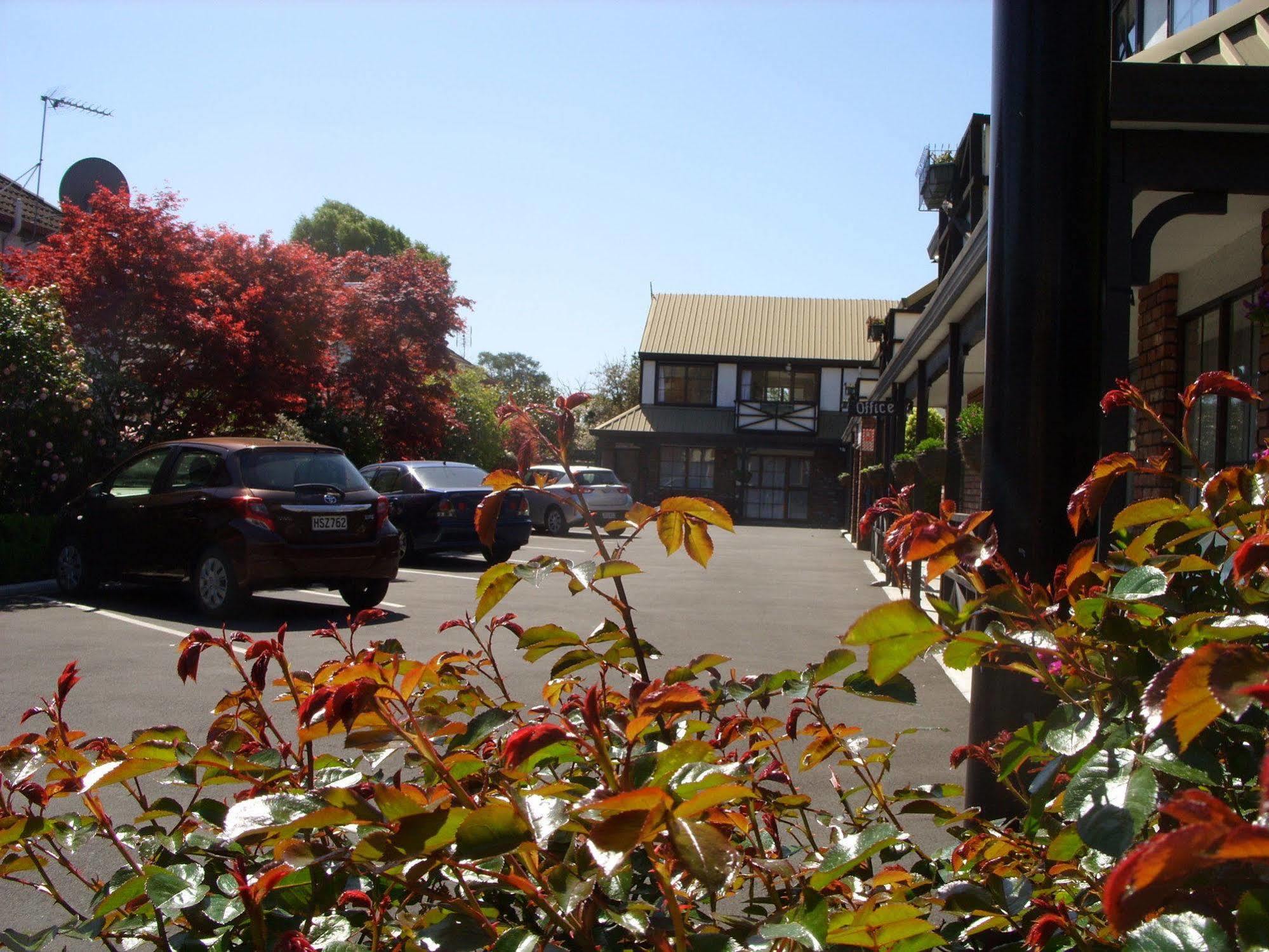 Tudor Court Motel Christchurch Bagian luar foto