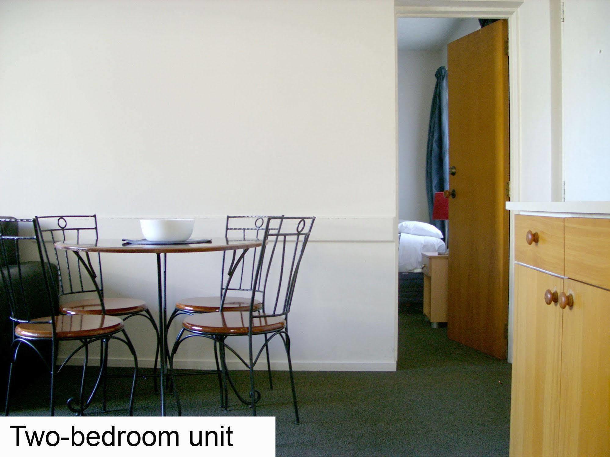 Tudor Court Motel Christchurch Bagian luar foto
