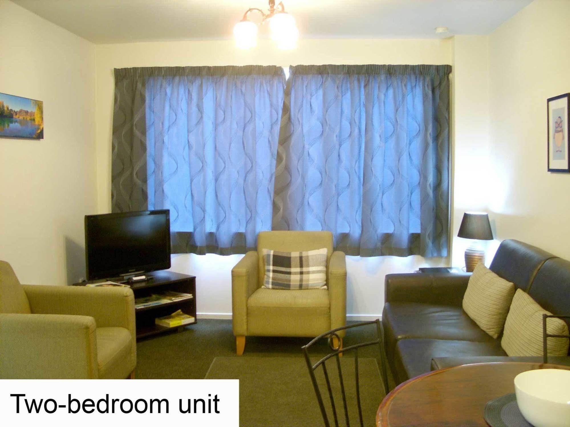 Tudor Court Motel Christchurch Bagian luar foto
