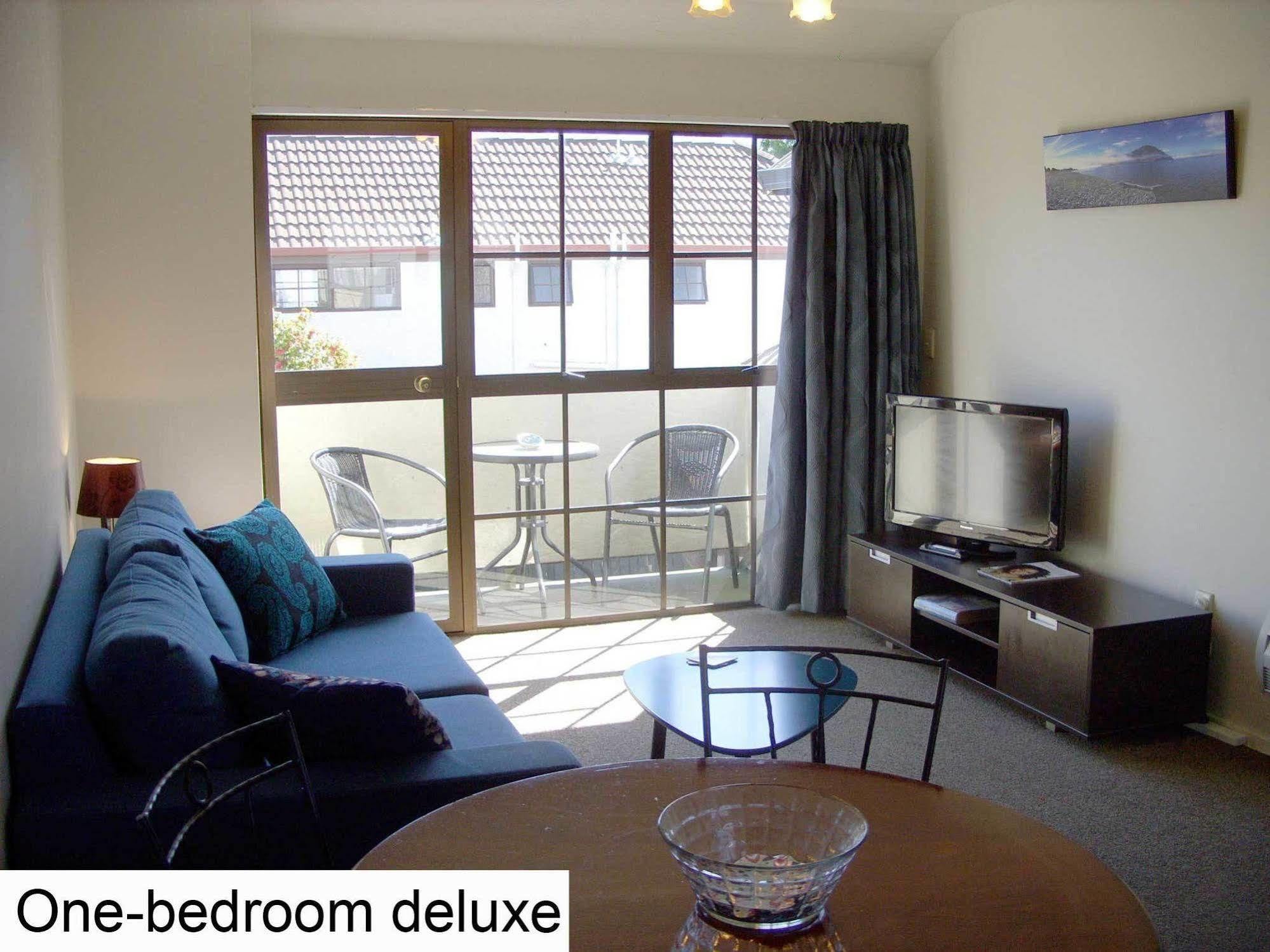 Tudor Court Motel Christchurch Bagian luar foto