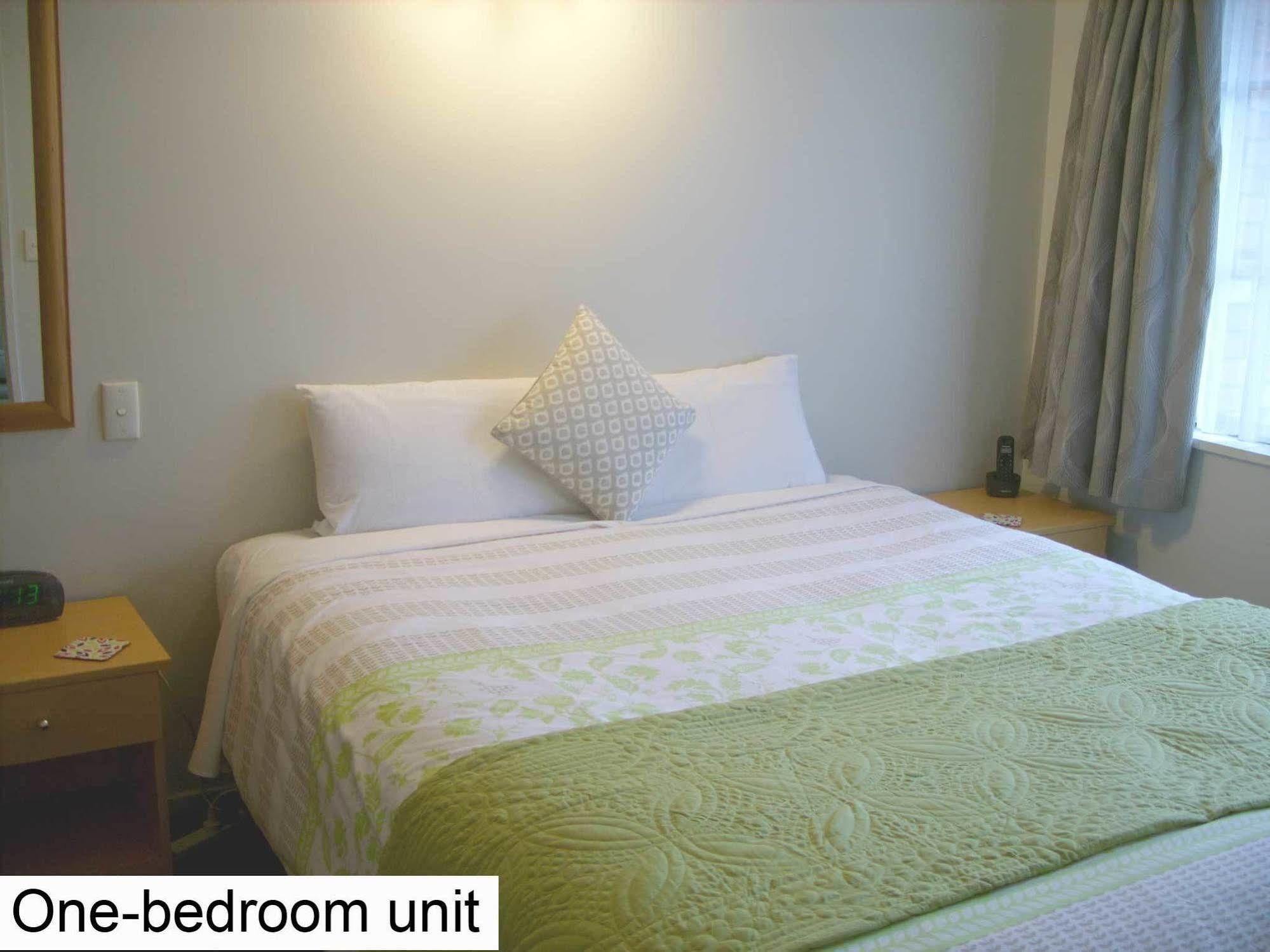 Tudor Court Motel Christchurch Bagian luar foto