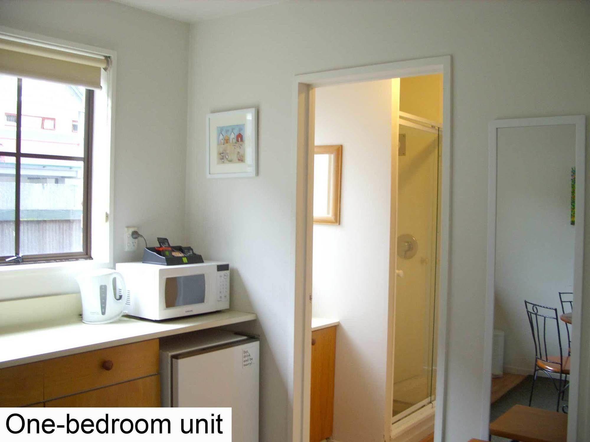 Tudor Court Motel Christchurch Bagian luar foto