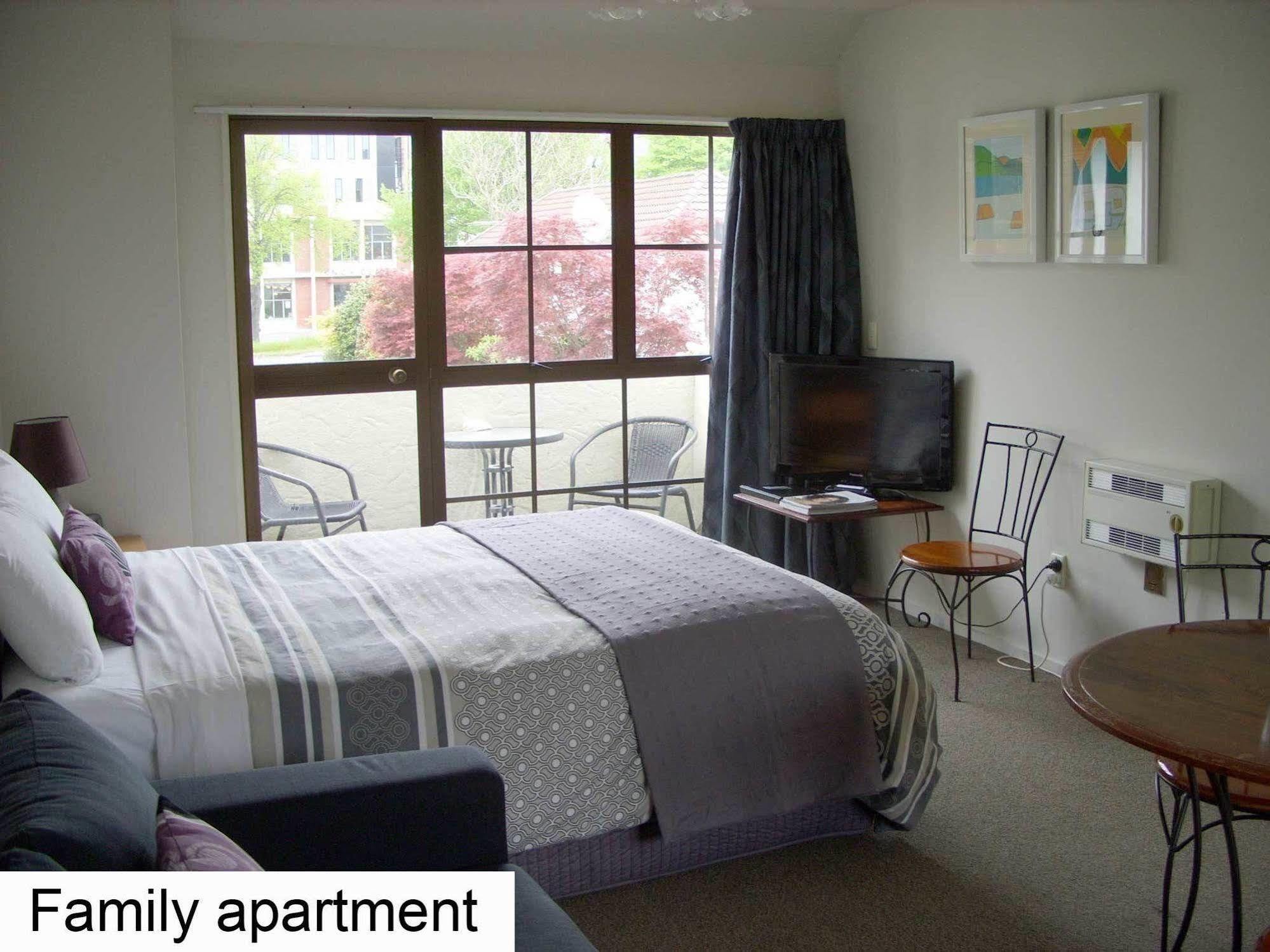 Tudor Court Motel Christchurch Bagian luar foto
