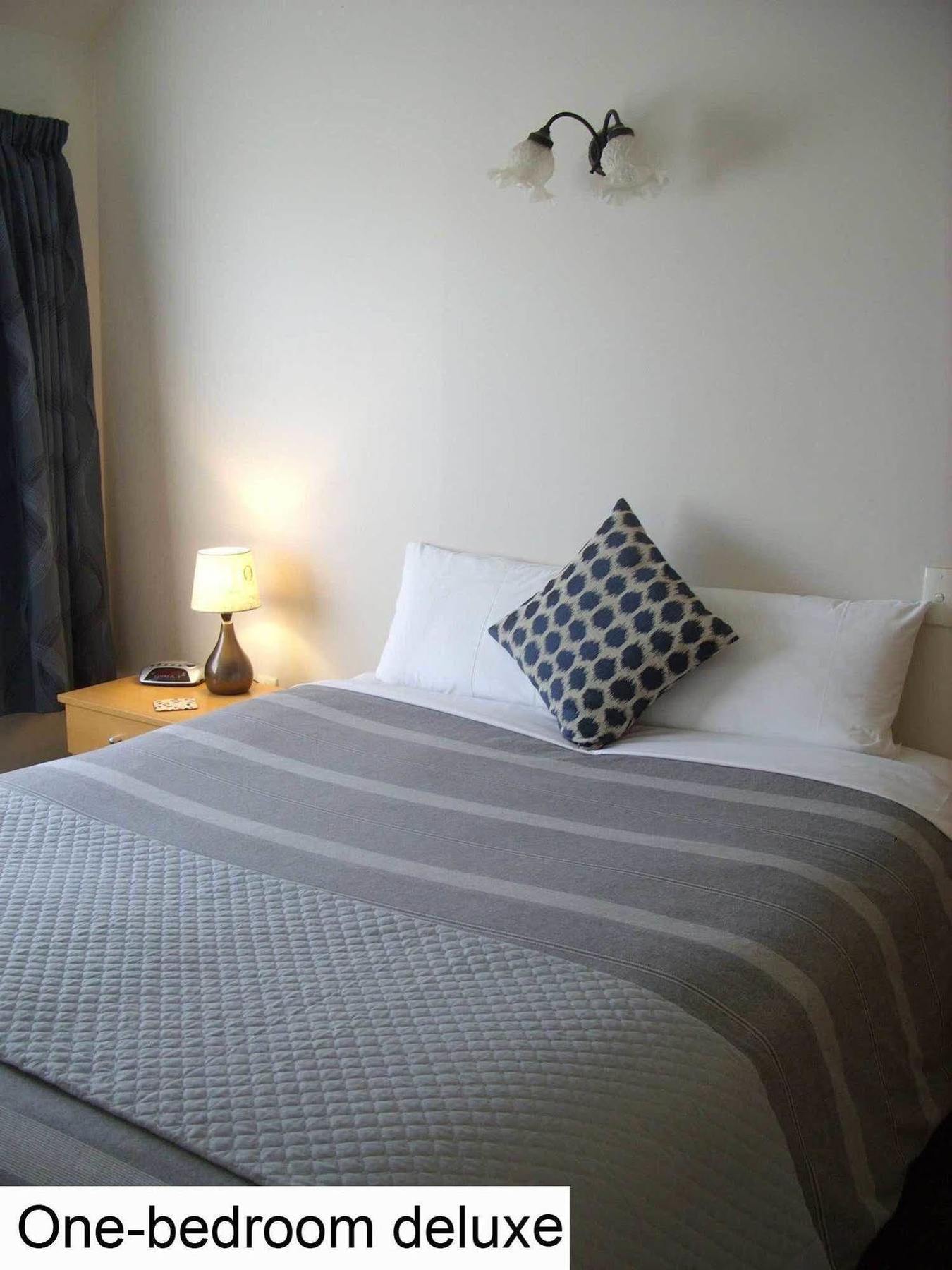 Tudor Court Motel Christchurch Bagian luar foto