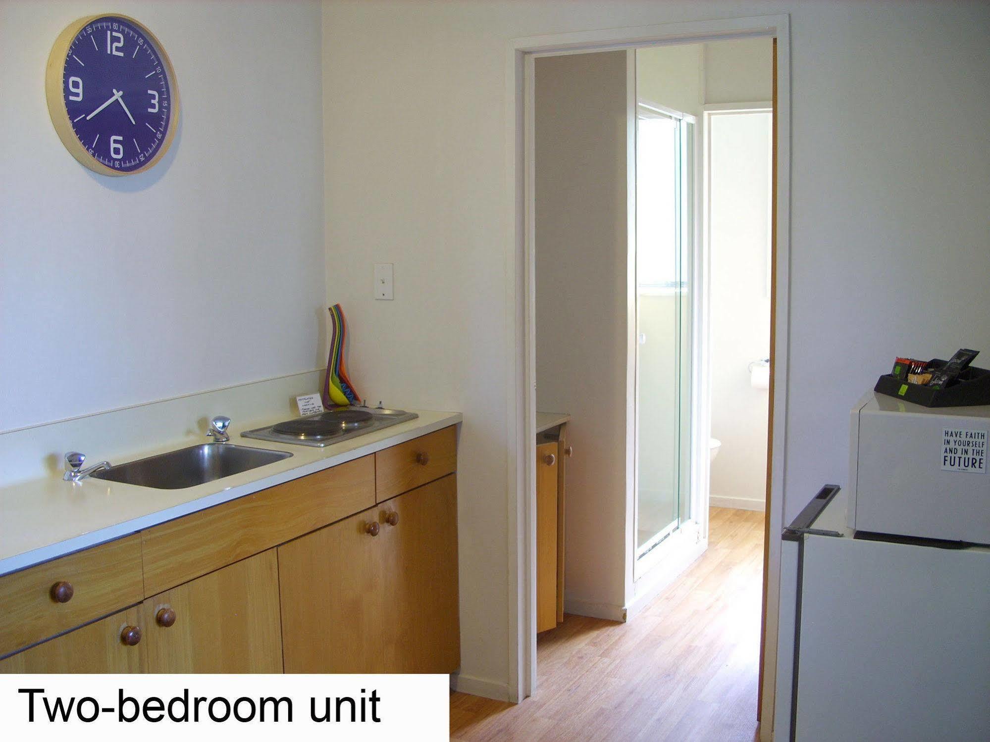 Tudor Court Motel Christchurch Bagian luar foto