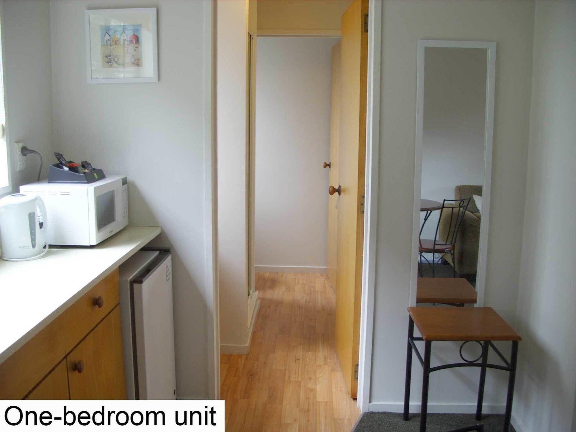 Tudor Court Motel Christchurch Bagian luar foto